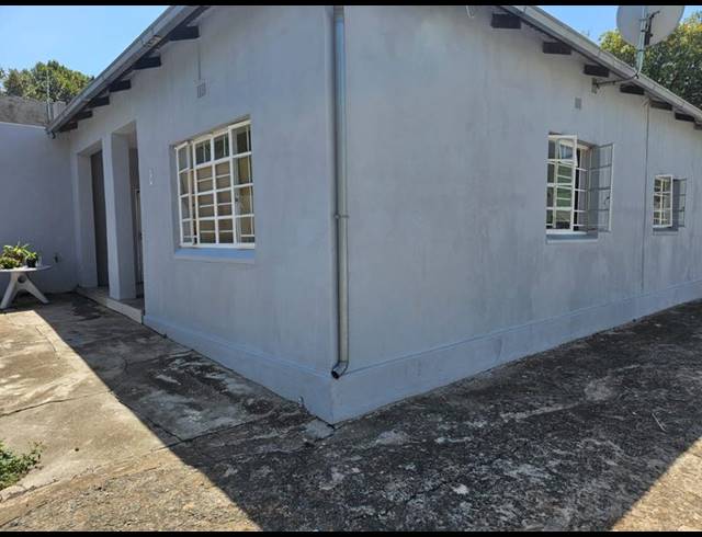 3 BEDROOM HOUSE FOR SALE IN EAST TOWN